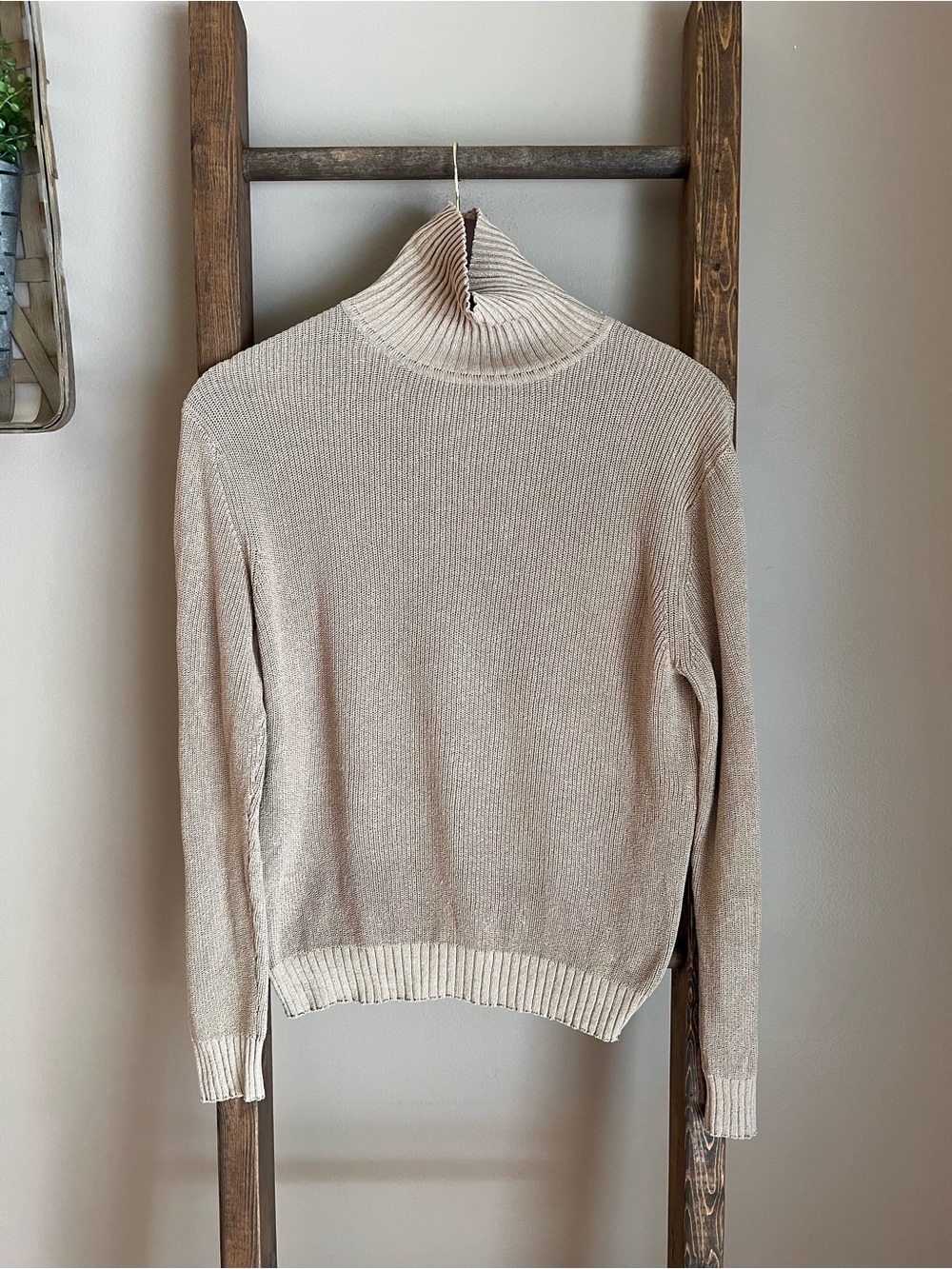 Liz Claiborne Silk and Cotton turtleneck Sweater in Light Beige